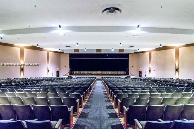 Building Photo - 2042 Newcastle A