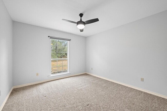 Building Photo - 140 Barton Ranch Cir