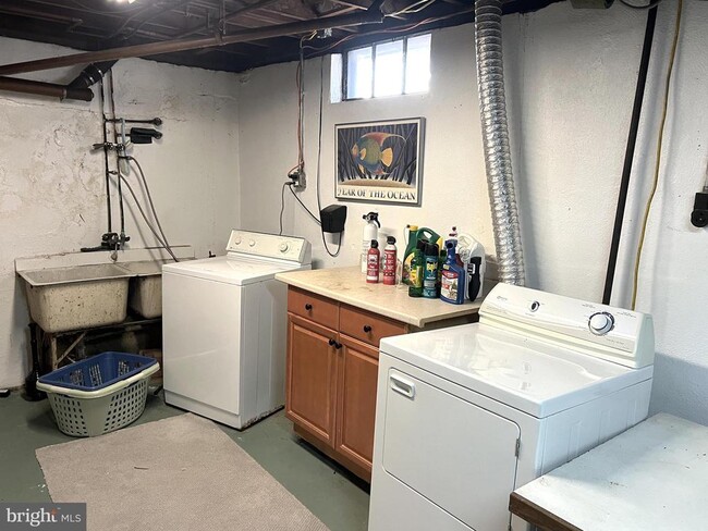 Building Photo - 11 Plainsboro Rd