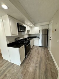 Building Photo - Beautifully Renovated 2BR Unit in Billerica