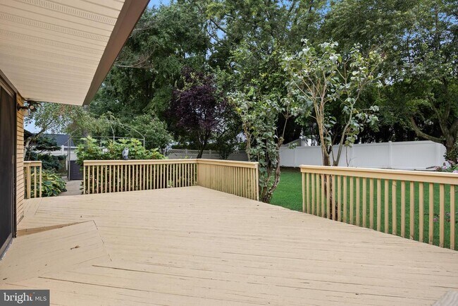 Building Photo - 10 Traynor Ln