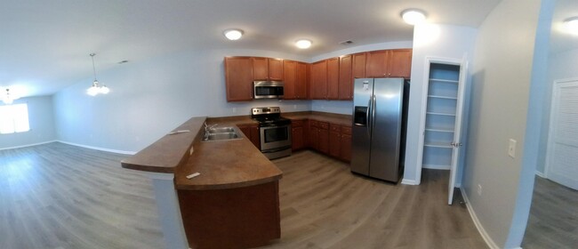 Building Photo - 908 Southmoor Dr