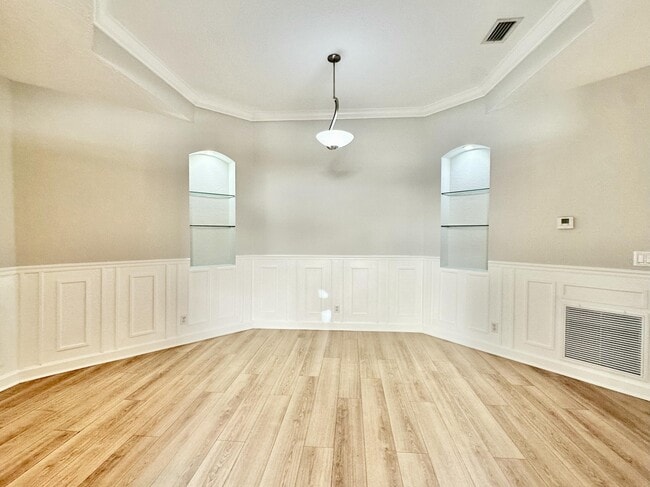 Building Photo - 702 Via Toscana Via