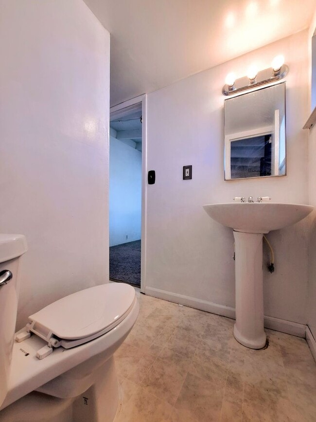 Building Photo - Refurbished 3bd Single Story House With Carport & Large Yards