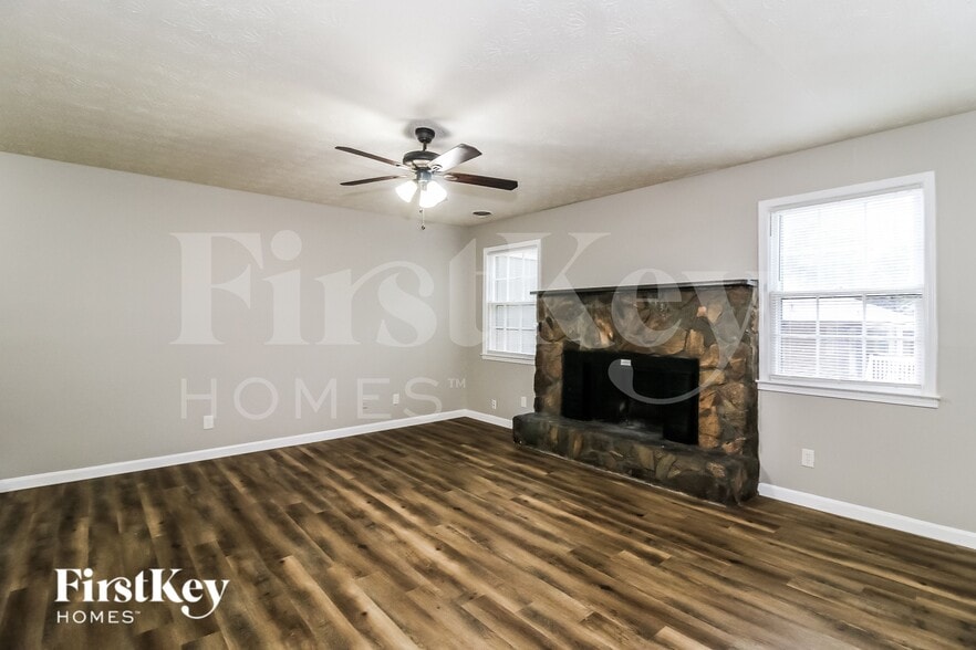 Building Photo - 165 Fireside Way