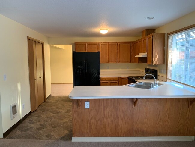 Building Photo - Spacious Home with Large Backyard in Union...