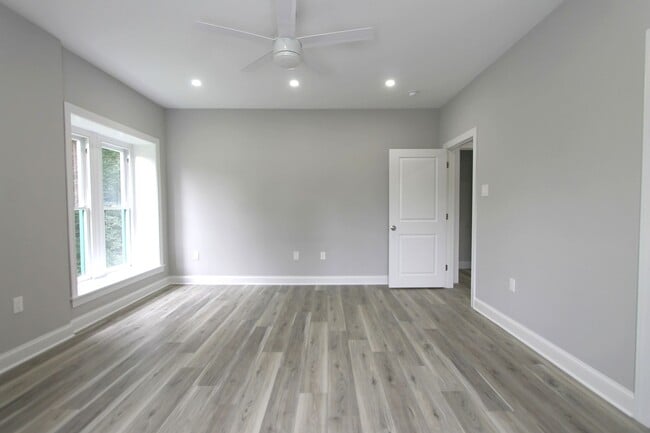 Building Photo - 5925-31 Devon Pl