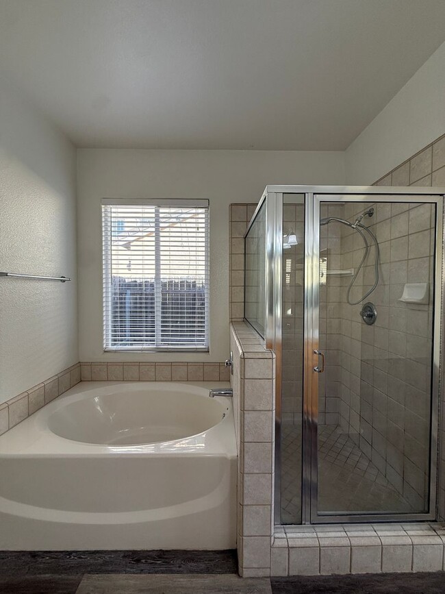 Building Photo - Beautiful Bradley Square Single Story Home With Easy Access to Shopping/101 Frwy