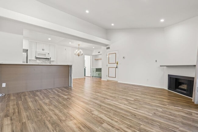 Building Photo - 5500 Lindley Ave