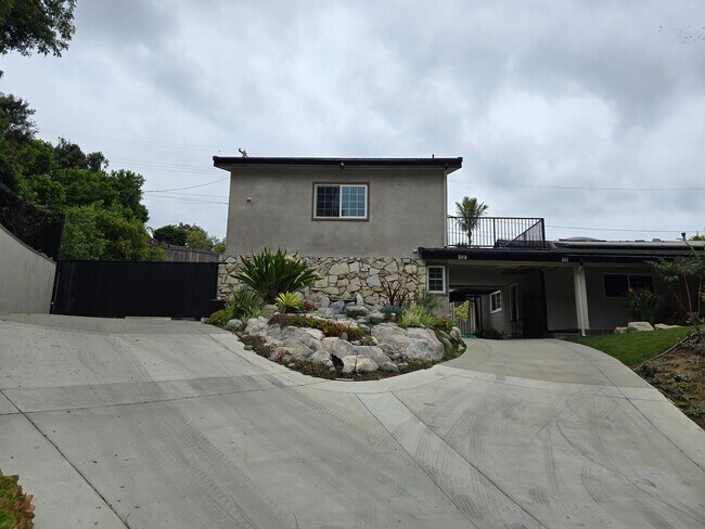 Building Photo - Fantastic 2 Bed, 2.5 Bath ADU unit in Sunn...