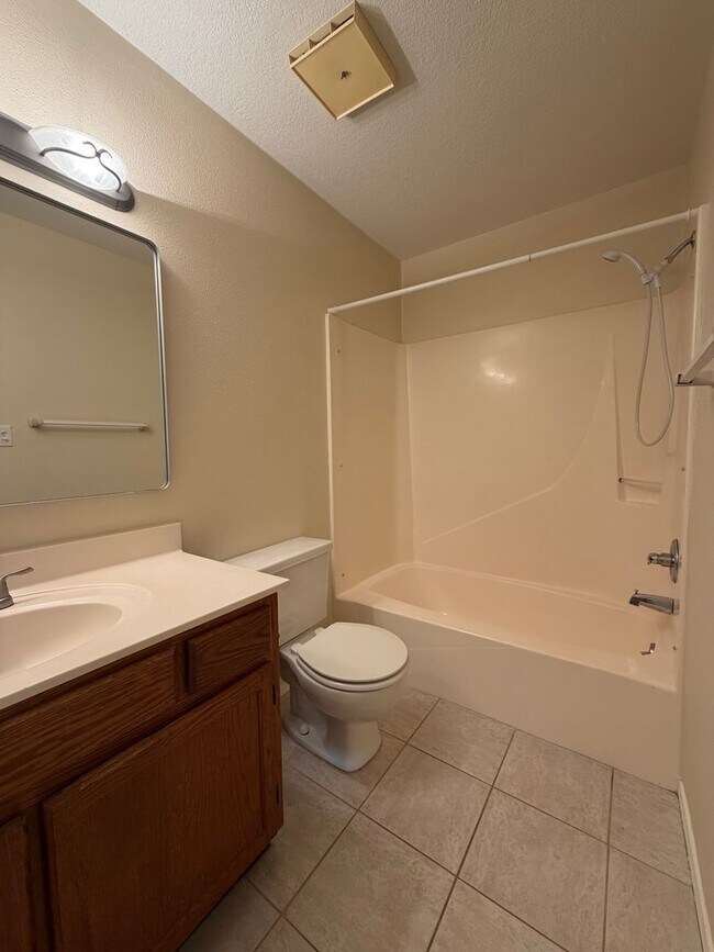 Building Photo - Walking distance to the beach!