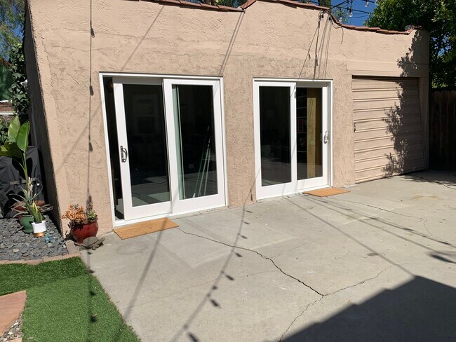 Detached Work Studio - 631 N Gardner St