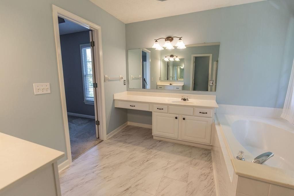 Building Photo - 3360 Shallowford Green Dr