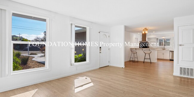 Building Photo - 151 Kenwood Ct