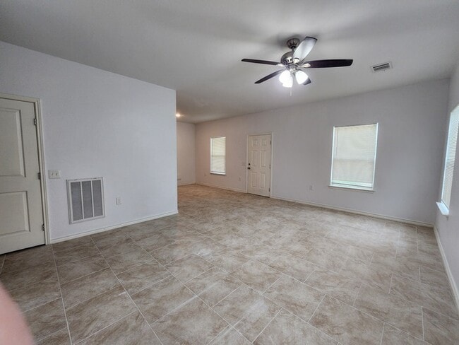 Building Photo - 3-Bedroom, 1-Bath on 1 acre lot