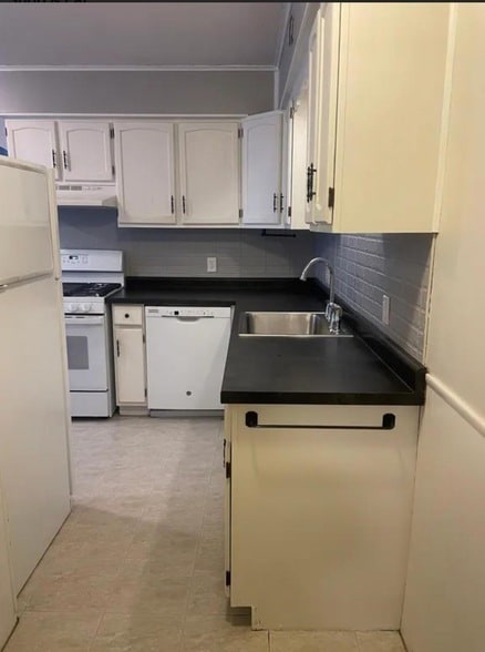 Building Photo - 316 W 64th St