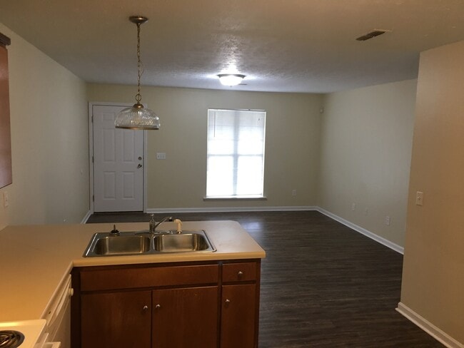 Building Photo - 320 Greenleaf St SW