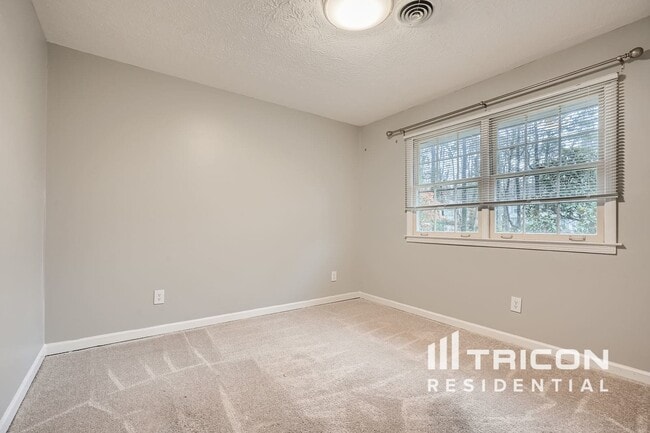 Building Photo - 5381 Willow Point Pkwy
