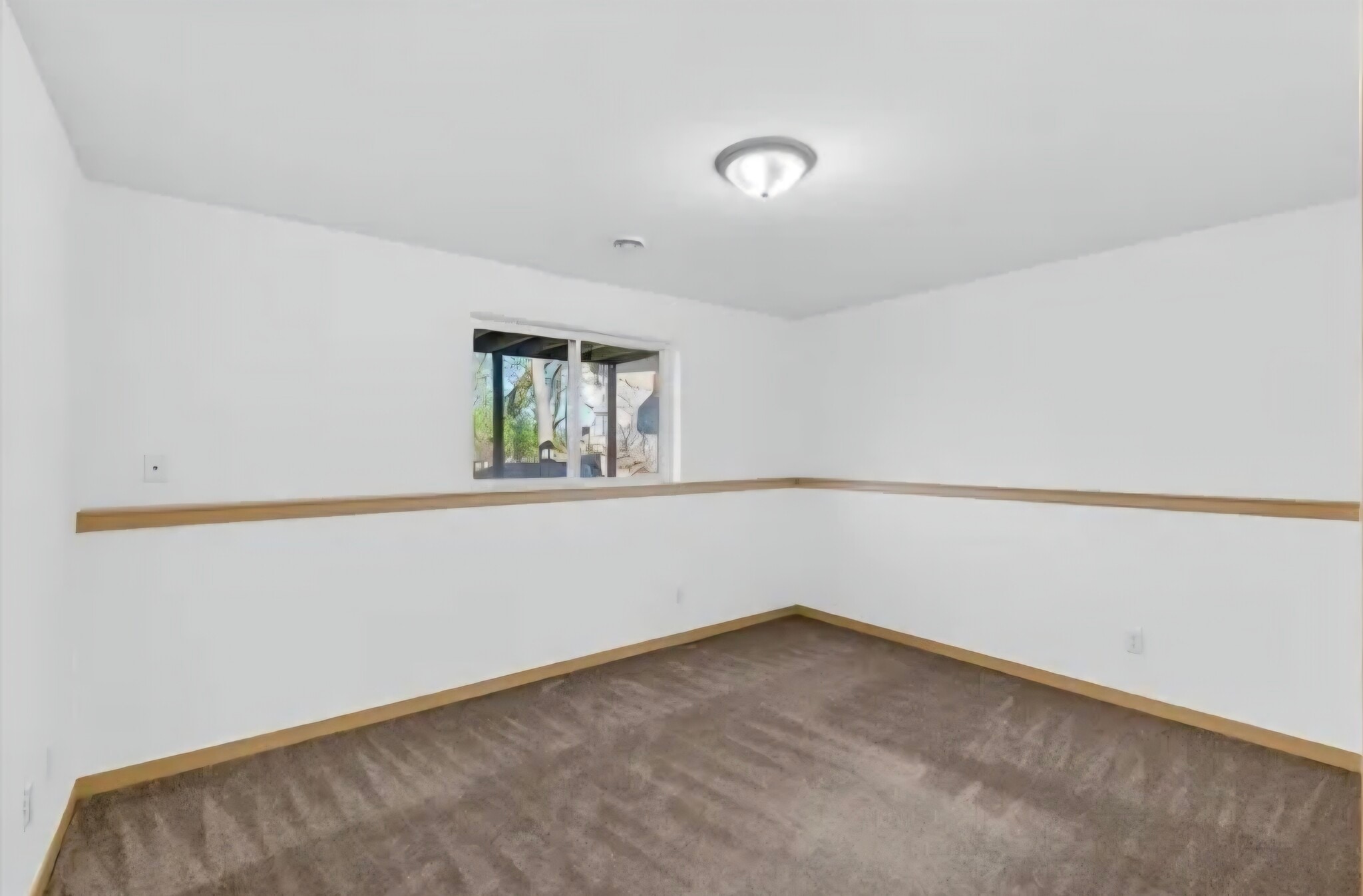 Building Photo - 823 Thompson Dr