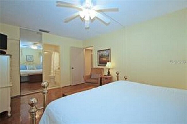 Building Photo - 221 Cedarwood Cir