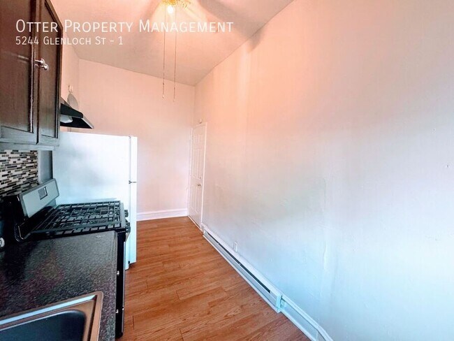 Building Photo - 5244 Glenloch St