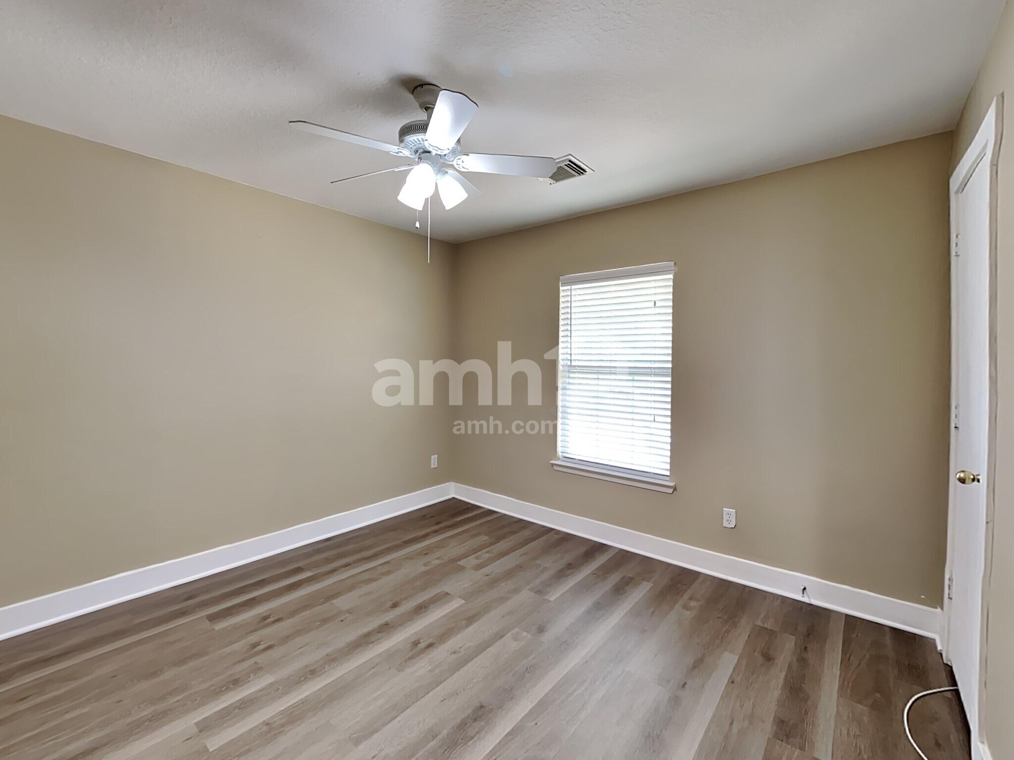 Building Photo - 802 Dragonfly Dr