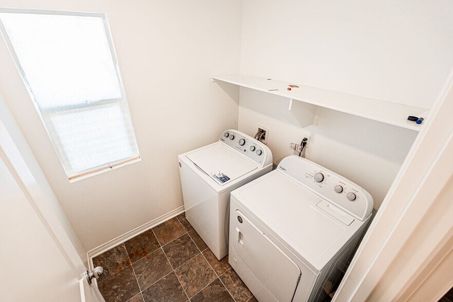 Building Photo - 32184 Rambling Ct