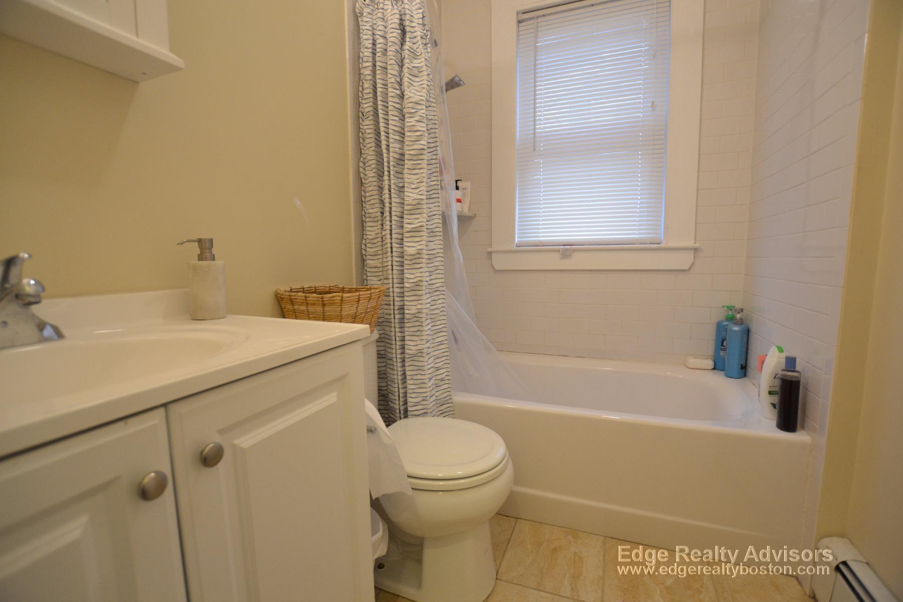 Building Photo - 73 Leicester St