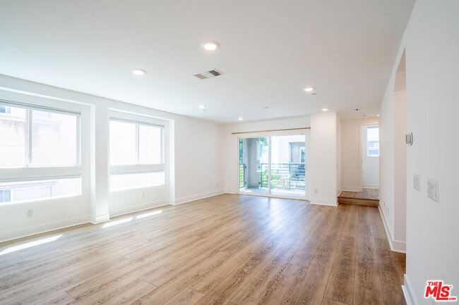 Building Photo - 5257 Bainbridge Pl