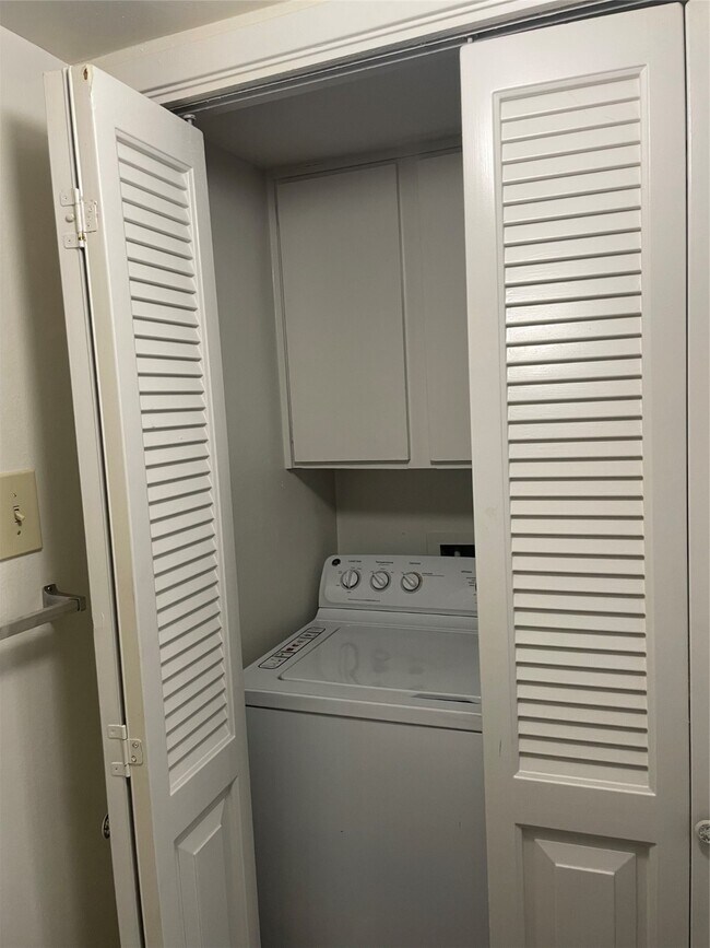 Building Photo - 8419 Hearth Dr