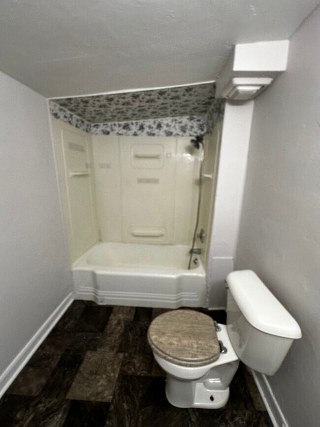 Building Photo - 305 S Western Ave