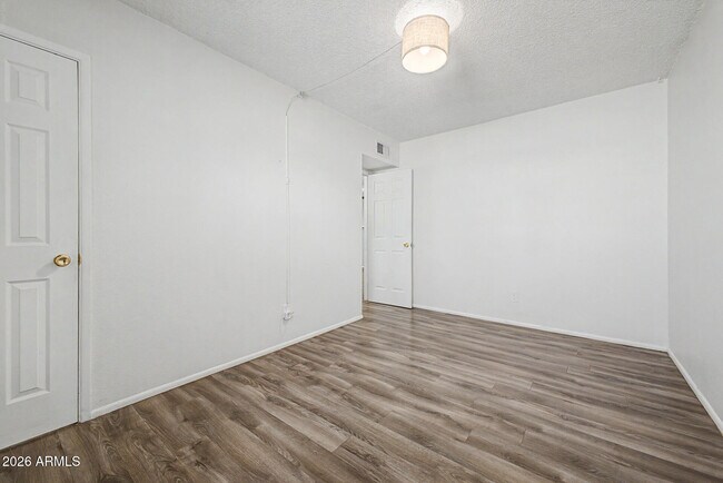 Building Photo - 830 S Dobson Rd
