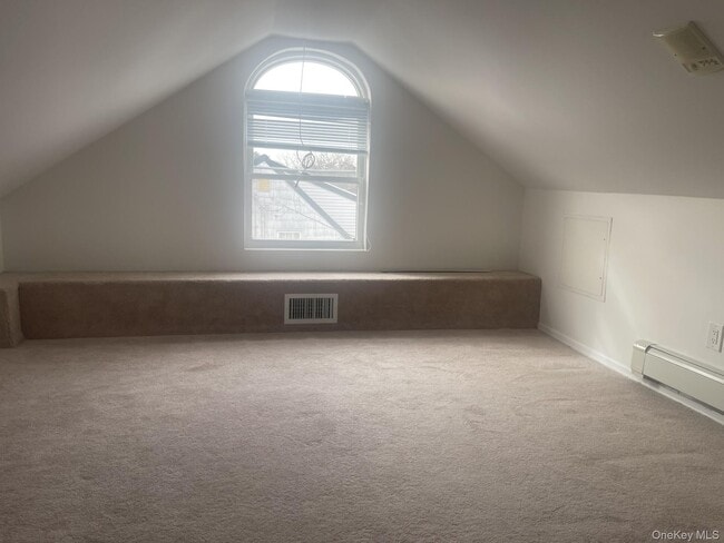 Building Photo - 314 Main St