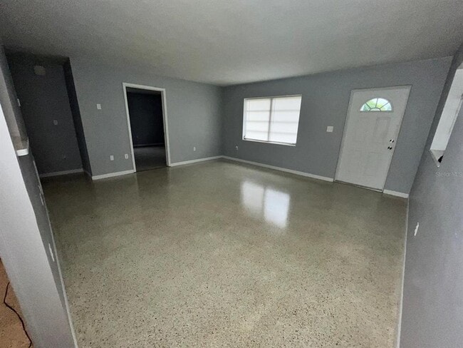 Building Photo - 604 S Waldron Ave