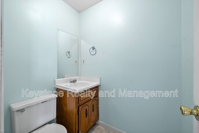 Building Photo - 609 Artic Ave