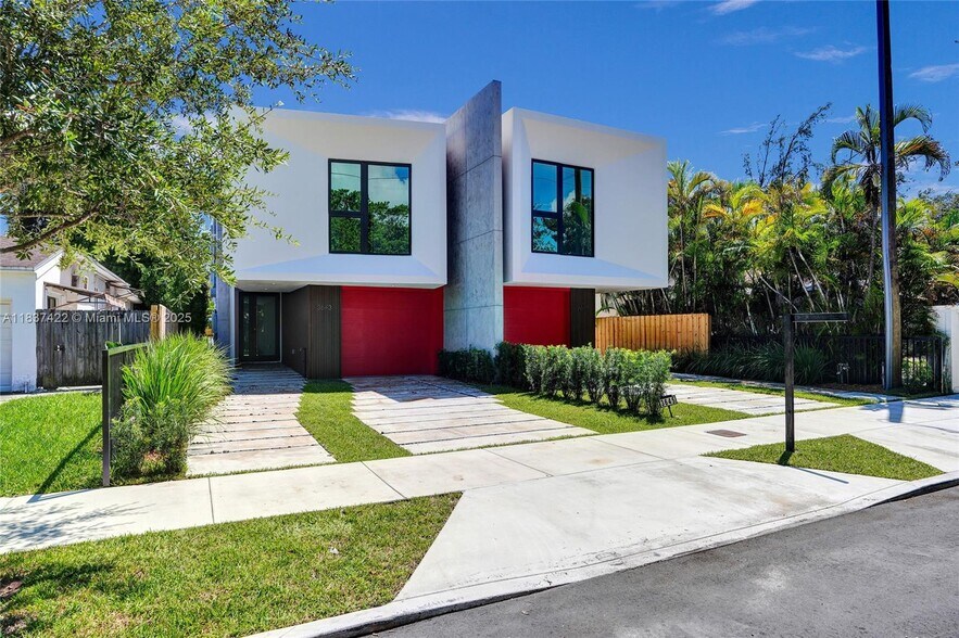 Building Photo - 3645 SW 1st Ave