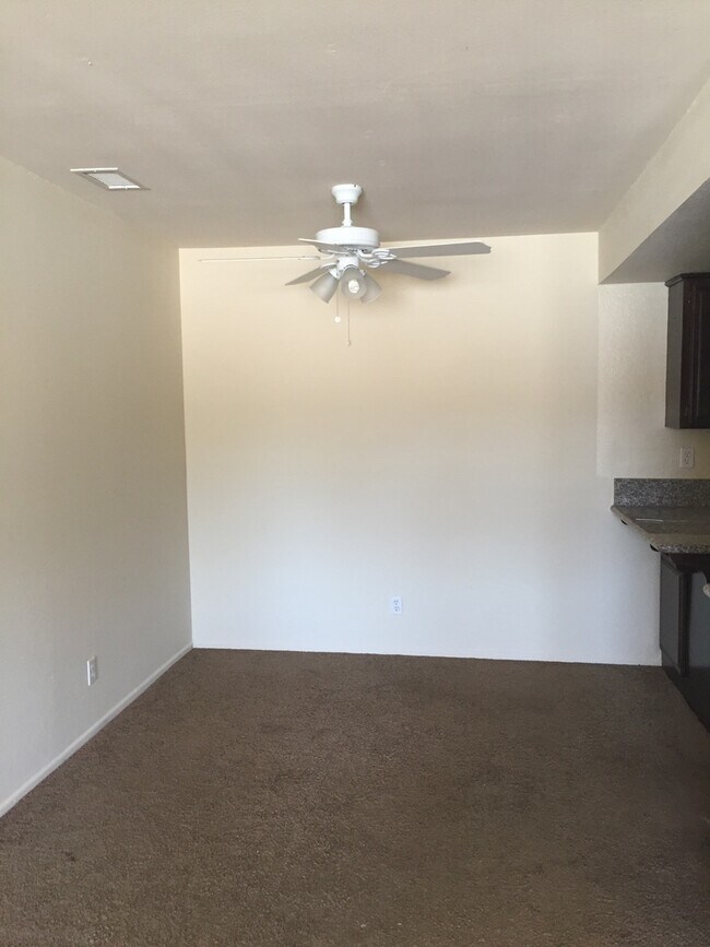 Building Photo - 3 BEDROOM HESPERIA HOME! GREAT LOCATION! SPACIOUS LOT!