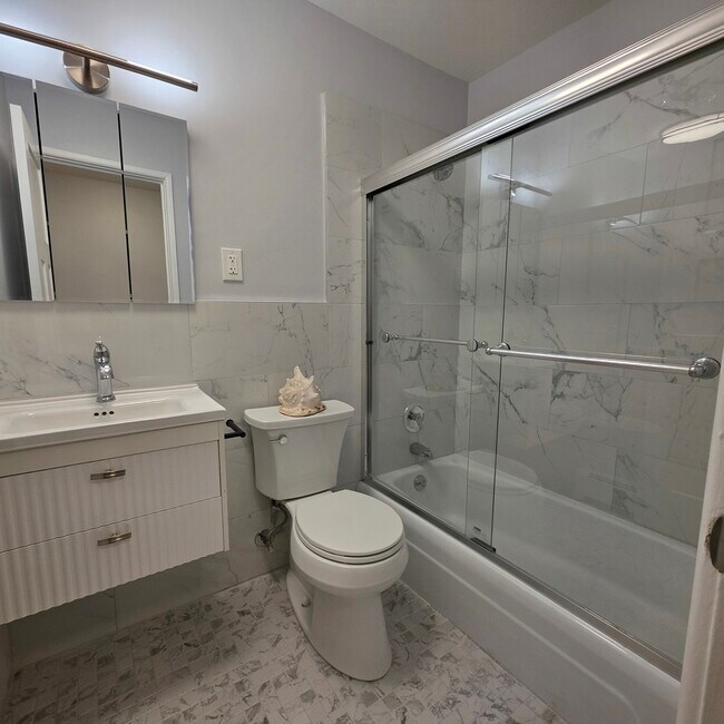 Building Photo - 420 W Aldine Ave