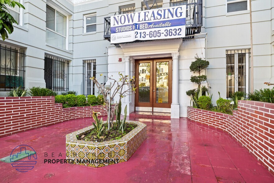 Building Photo - 432 S. New Hampshire