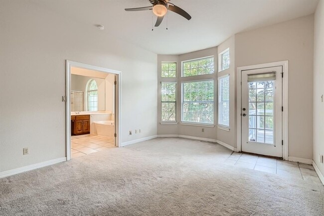 Building Photo - 9256 Scenic Bluff Dr