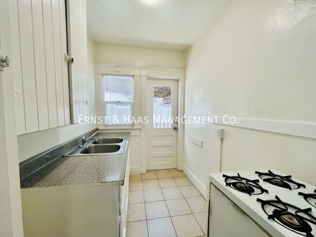 Building Photo - 826 Magnolia Ave