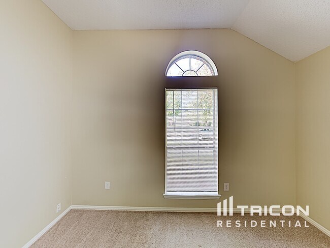 Building Photo - 1362 Meadow Creek Dr