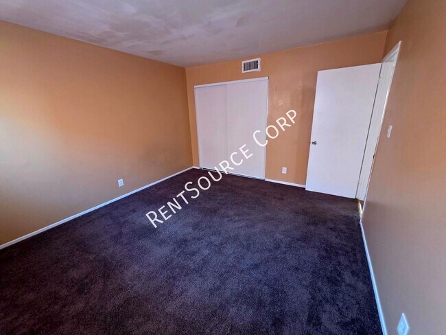 Building Photo - 38616 Larkin Ave
