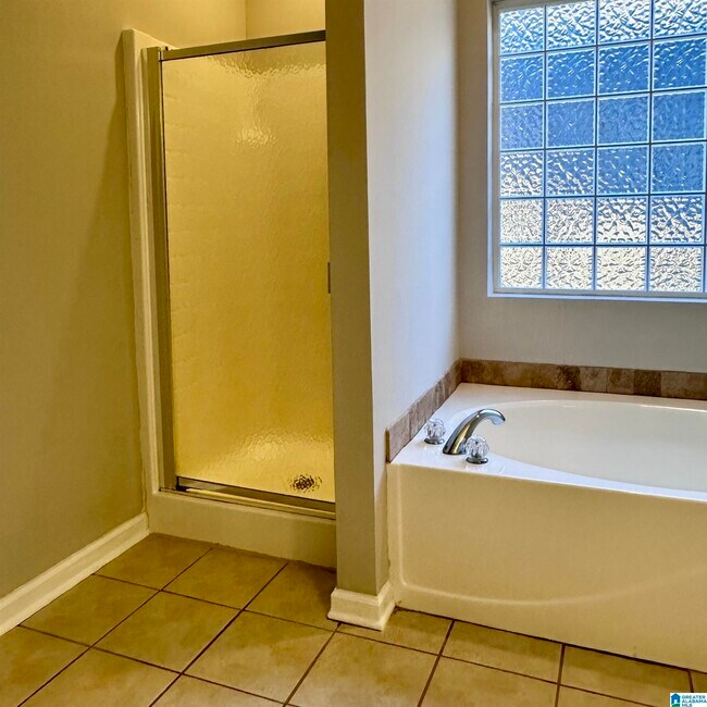 Building Photo - 5272 Promenade Dr