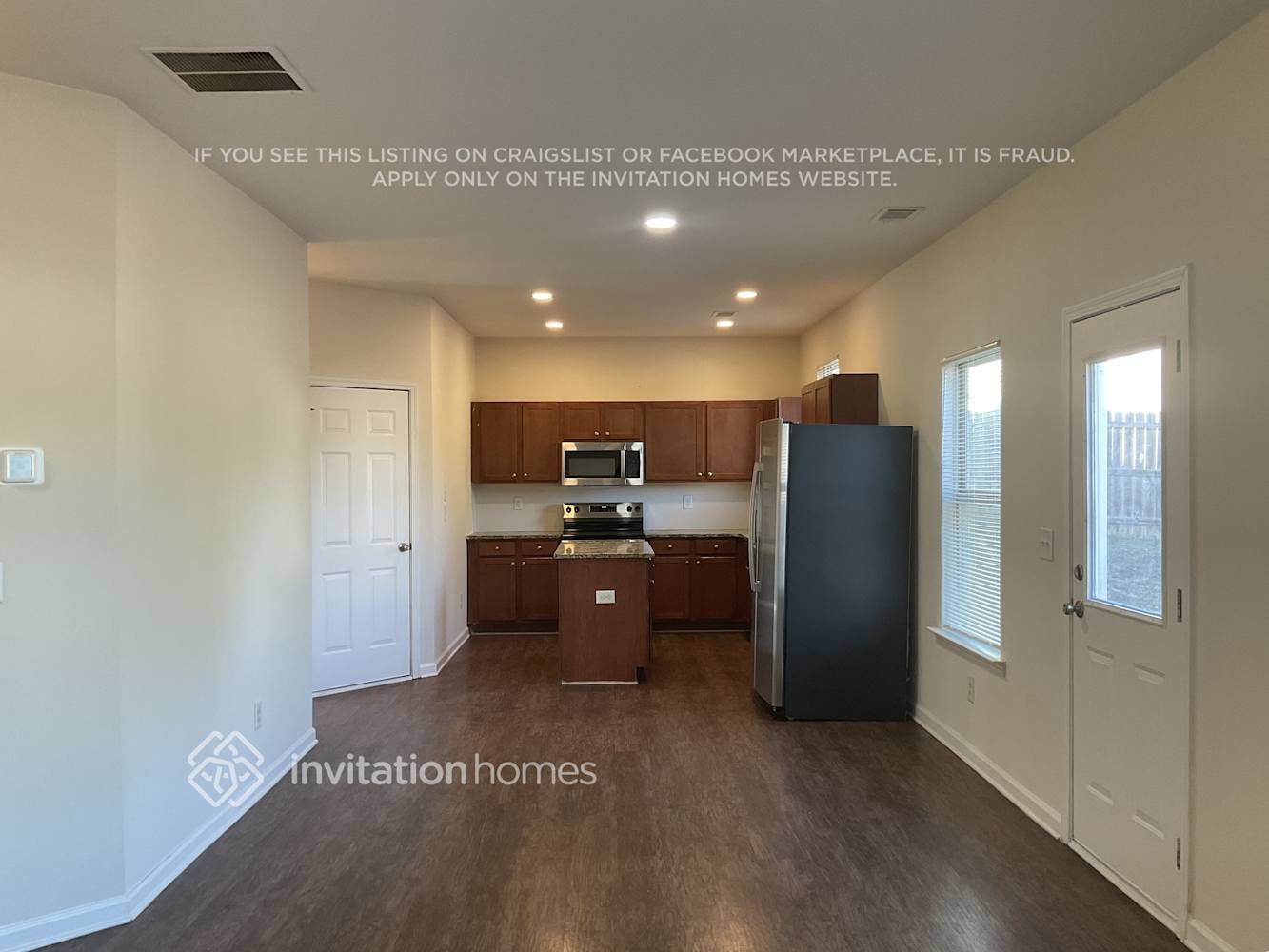 Building Photo - 440 Village Broad St