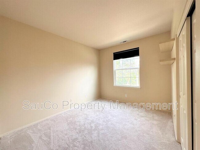 Building Photo - 1867 NE Ashberry Dr