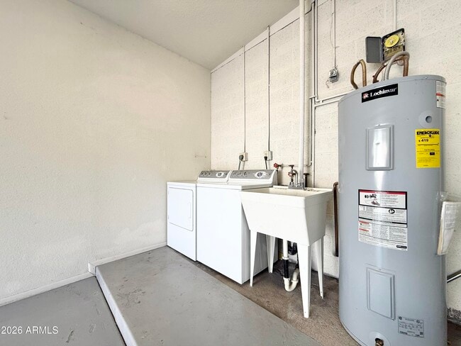 Building Photo - 15615 Chicory Dr