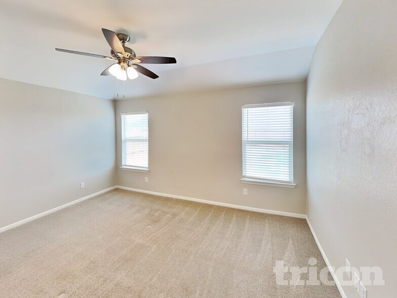 Building Photo - 324 Foxhunter St