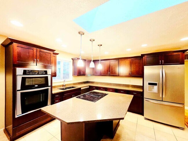 Building Photo - Large 4 Bed, 2 Bath in Desirable East Wenatchee!