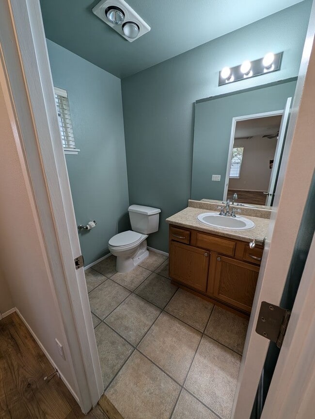 Building Photo - Corner lot 3 bed, 2.5 bath DuPont home!